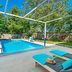 Villa Marelica By *